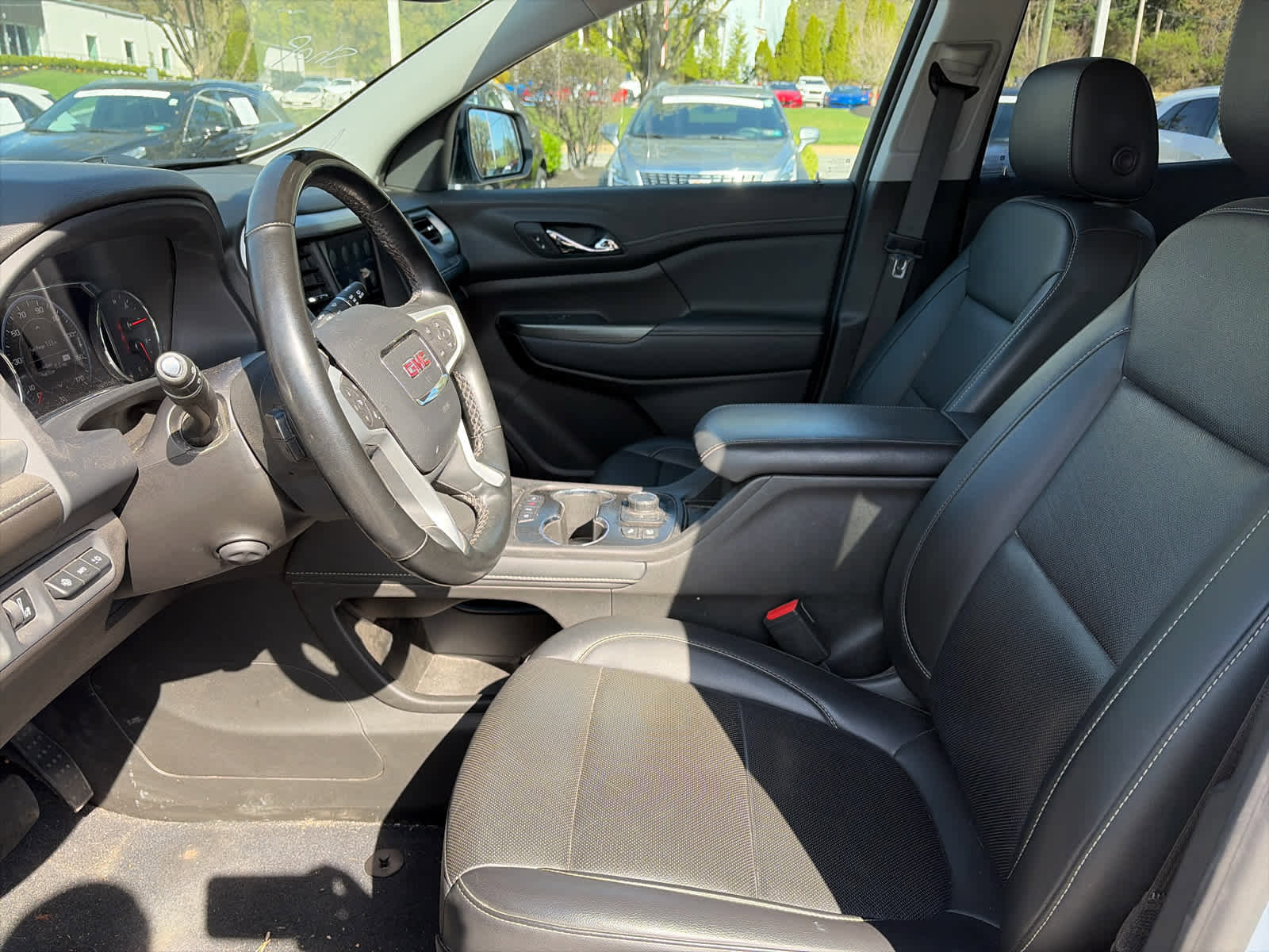 Used 2023 GMC Acadia SLT w/ Elevation Edition image 13