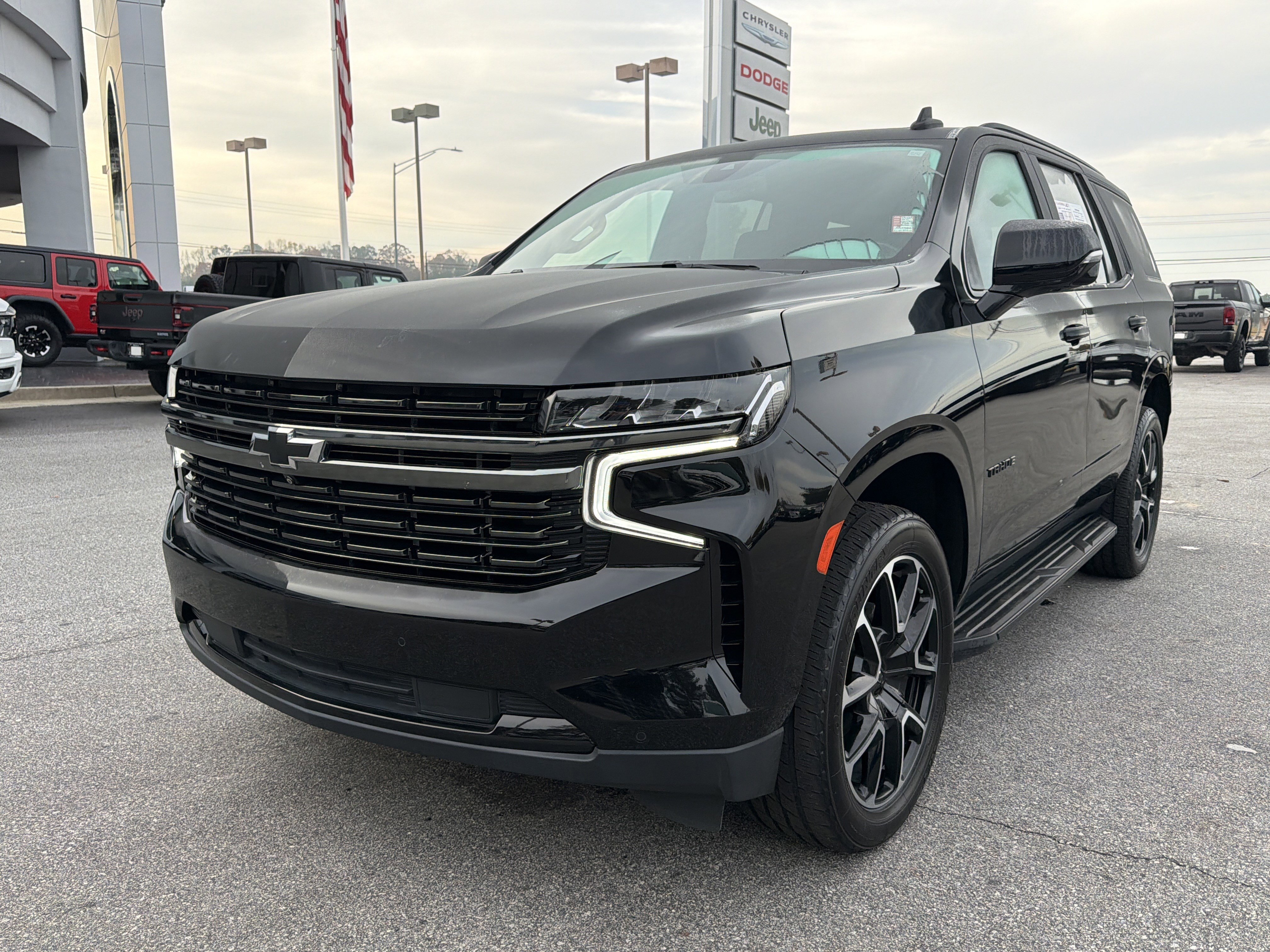 Used 2021 Chevrolet Tahoe RST w/ Luxury Package image 2