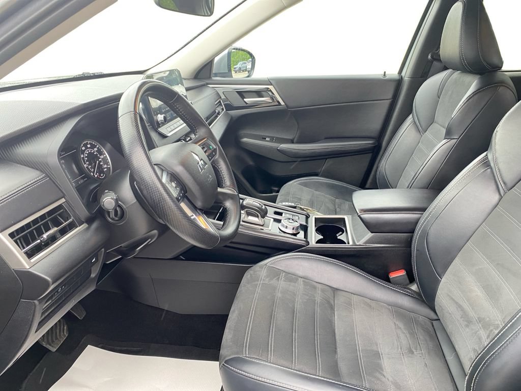 Used 2024 Mitsubishi Outlander SE AWD/4WD image 17