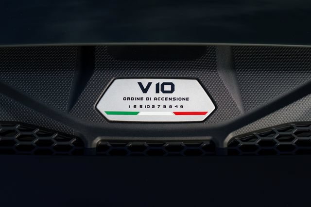 Used 2022 Lamborghini Huracan EVO RWD image 21