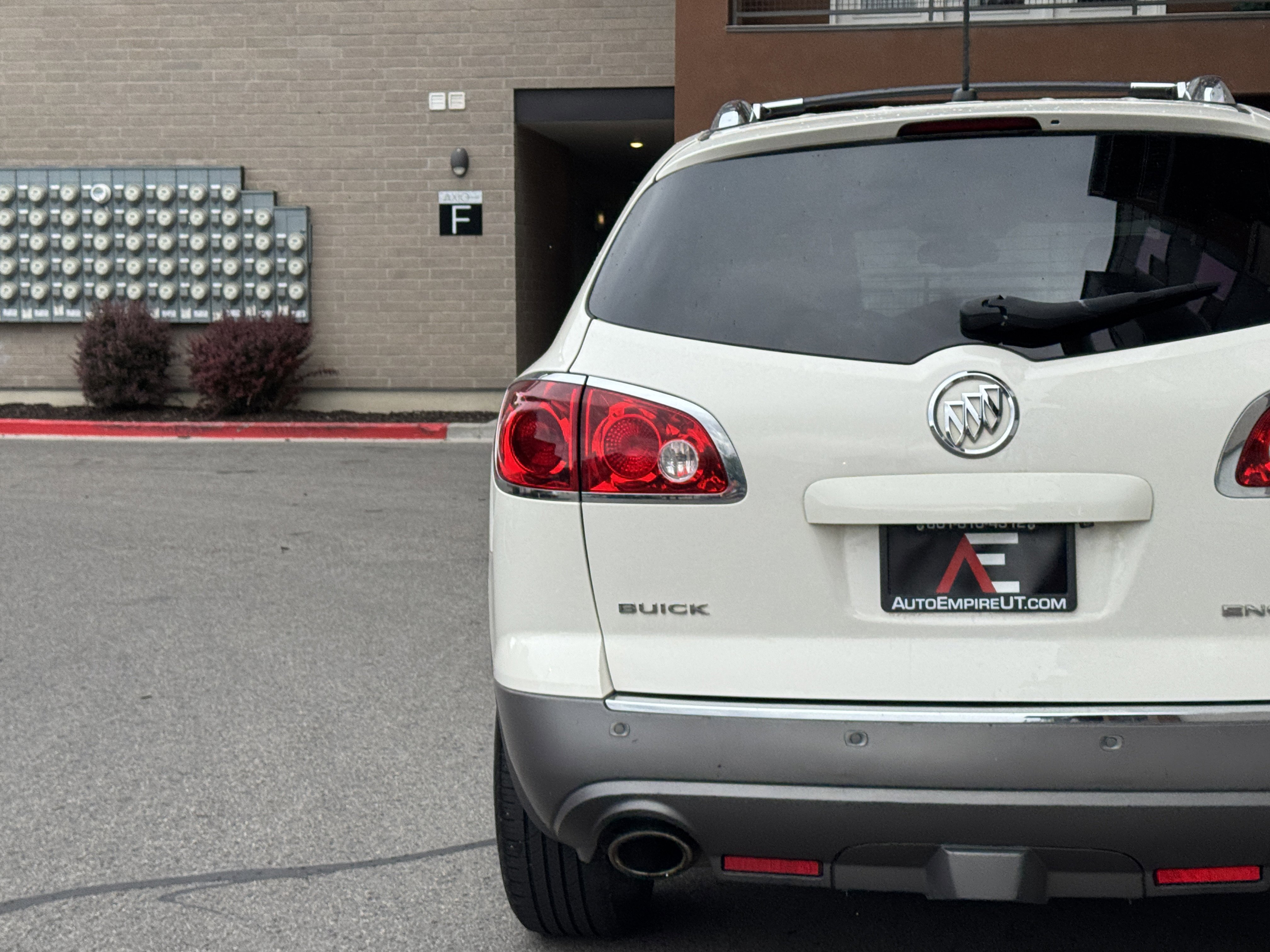 Used 2010 Buick Enclave CXL w/ Trailering Provision Package AWD/4WD image 5