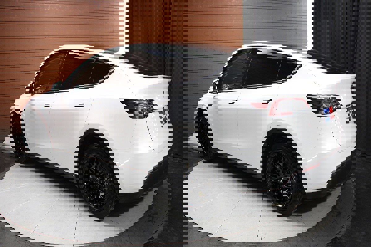 Used 2024 Tesla Model Y Long Range image 16