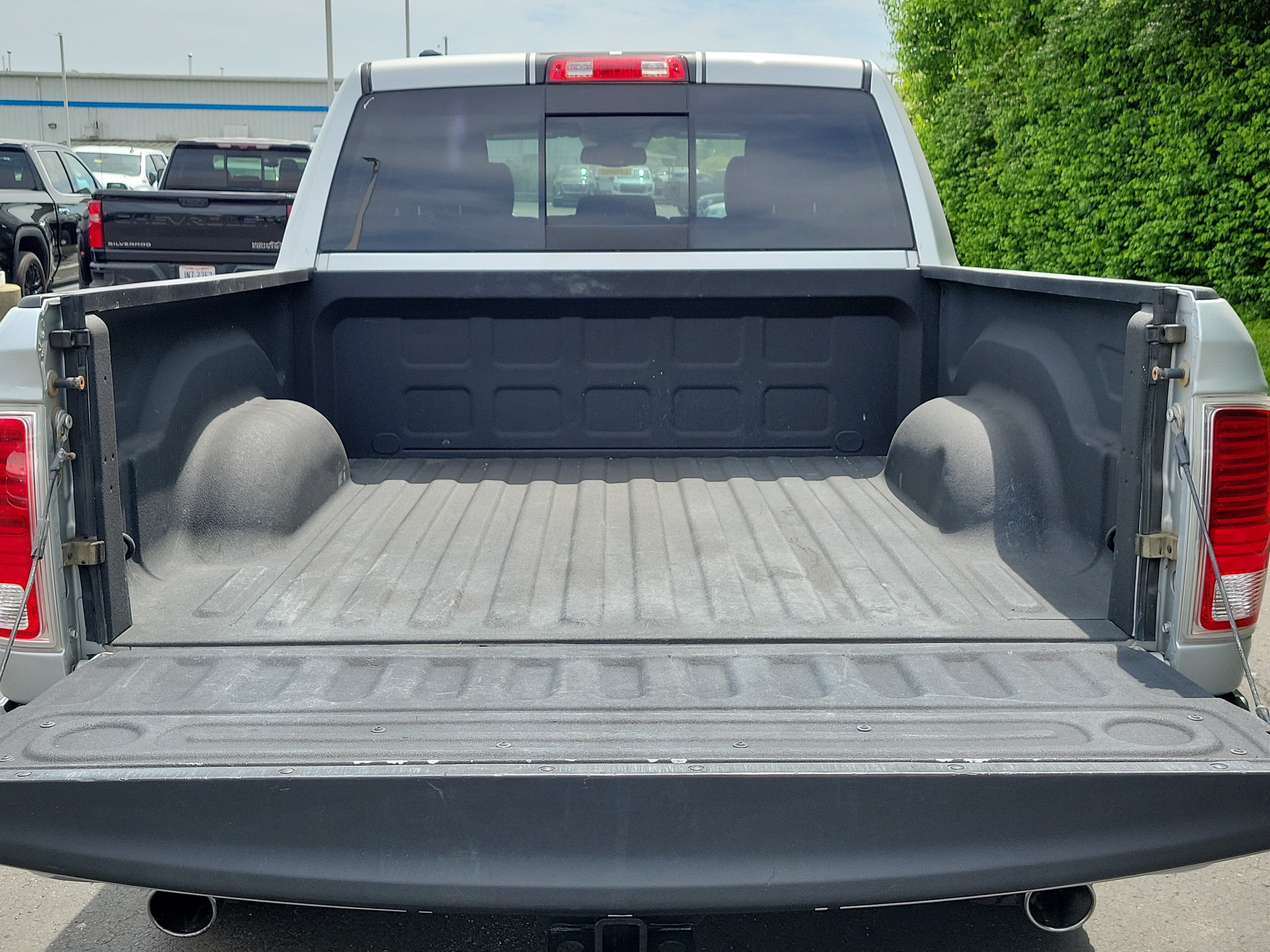 Used 2016 RAM 1500 Laramie AWD/4WD image 10