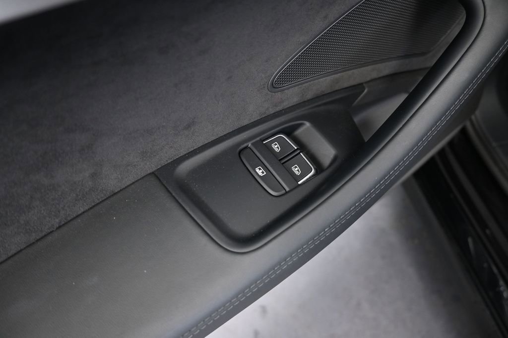 Used 2014 Audi S8 AWD/4WD image 17