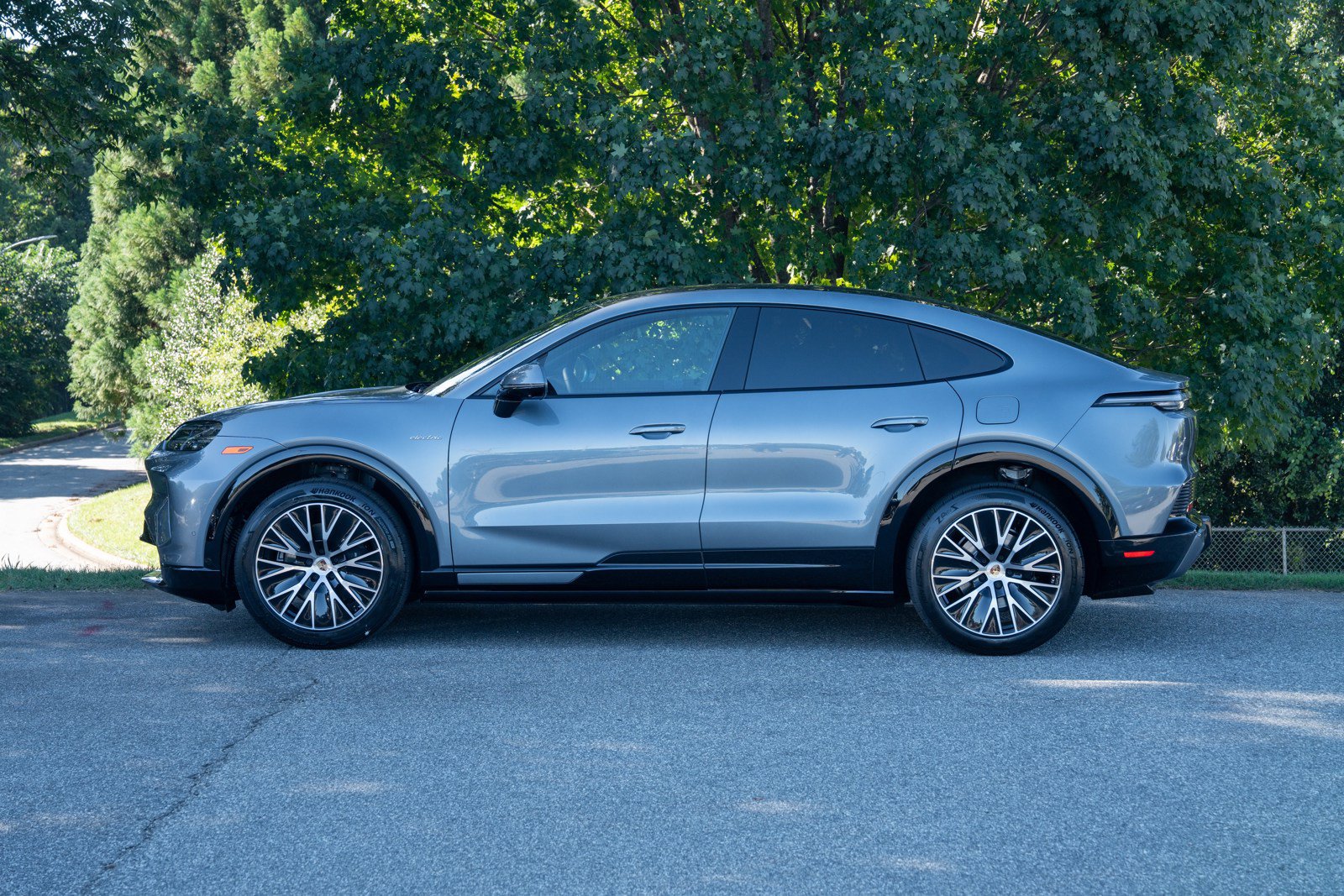 New 2026 Porsche Cayenne Electric Coupe AWD/4WD image 2