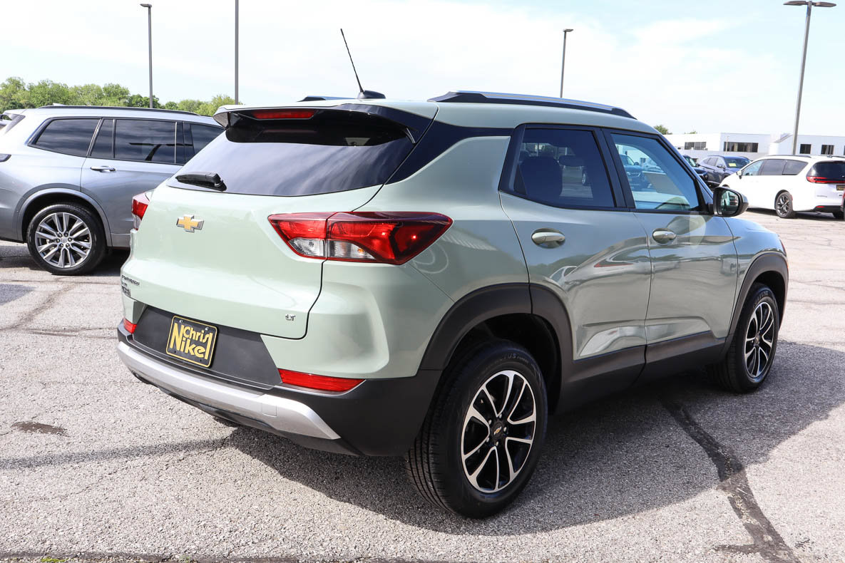 Used 2025 Chevrolet TrailBlazer LT AWD/4WD image 4