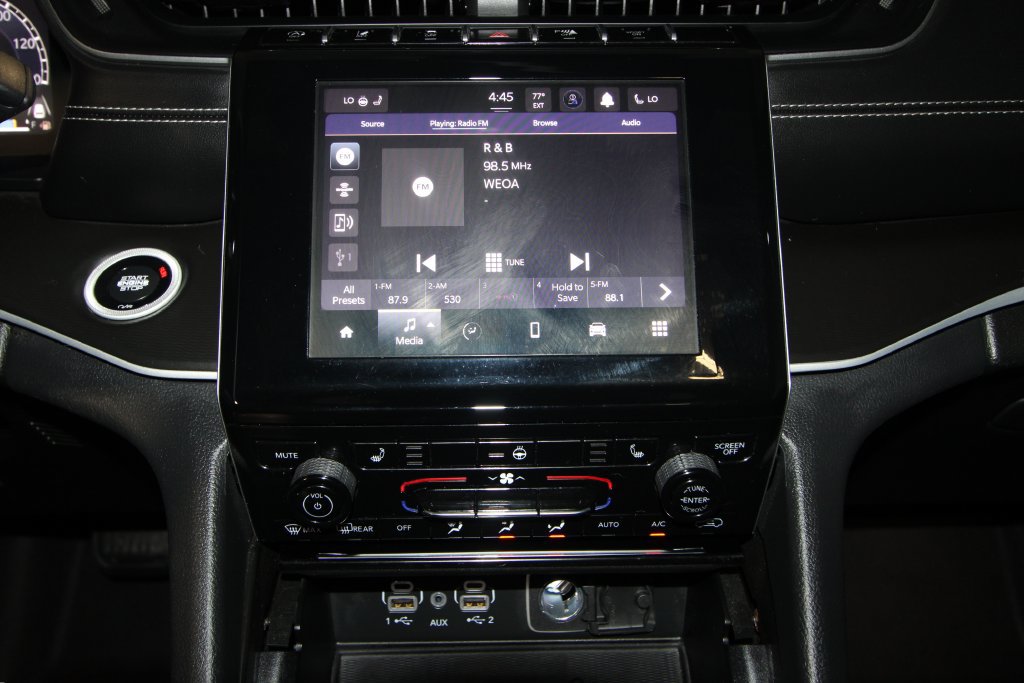 Used 2024 Jeep Grand Cherokee Altitude AWD/4WD image 14