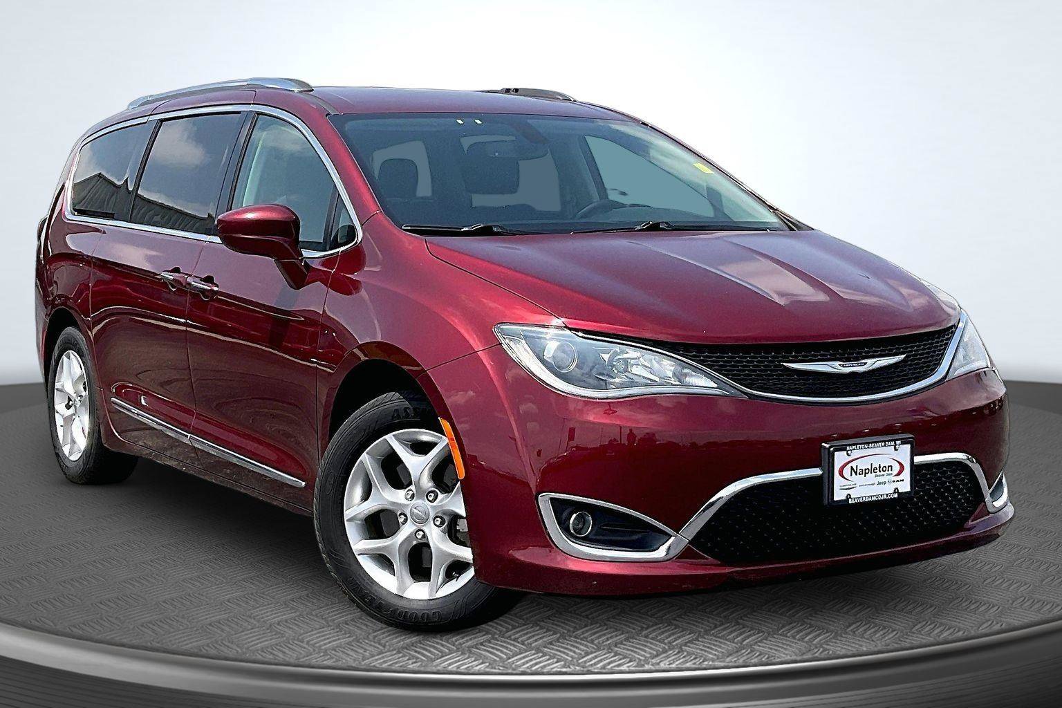 Used 2019 Chrysler Pacifica Touring-L w/ Tire & Wheel Group FWD image 12