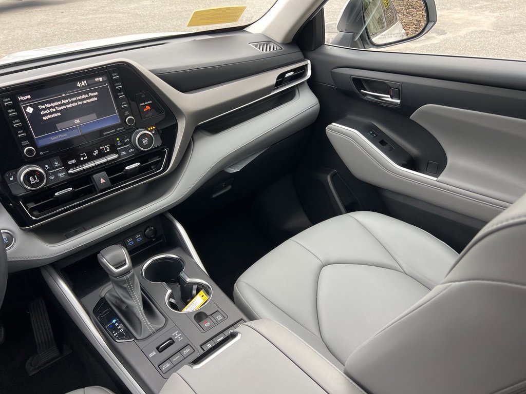 Used 2022 Toyota Highlander XLE image 24