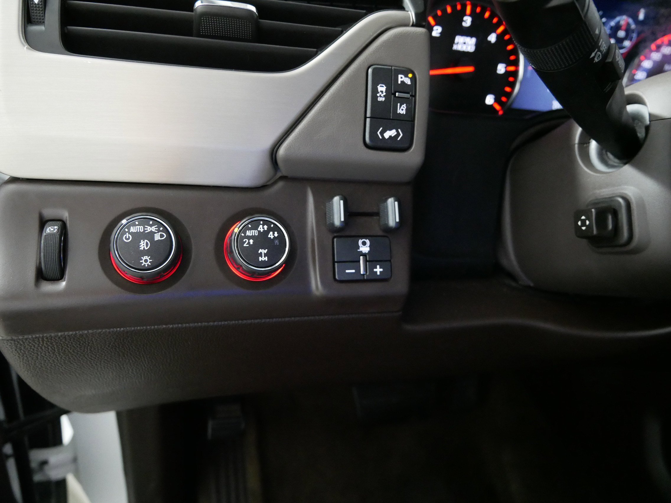 Used 2015 GMC Yukon Denali w/ Open Road Package image 26