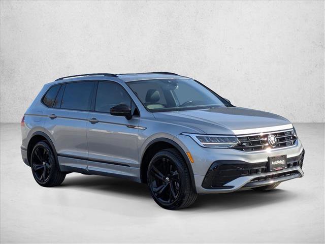 Used 2023 Volkswagen Tiguan SE R-Line image 3