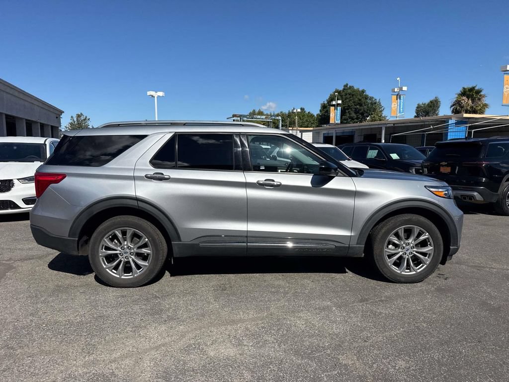 Used 2023 Ford Explorer Limited AWD/4WD image 2