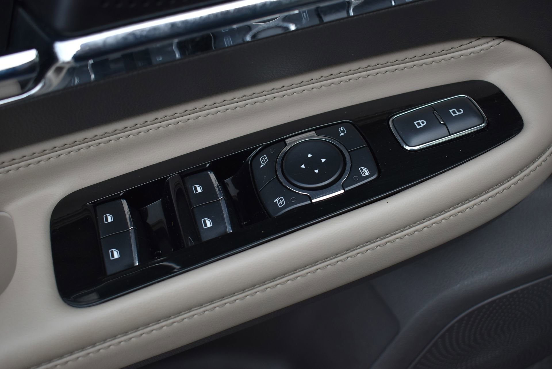 Used 2023 Lincoln Corsair Reserve w/ Equipment Group 201A image 12