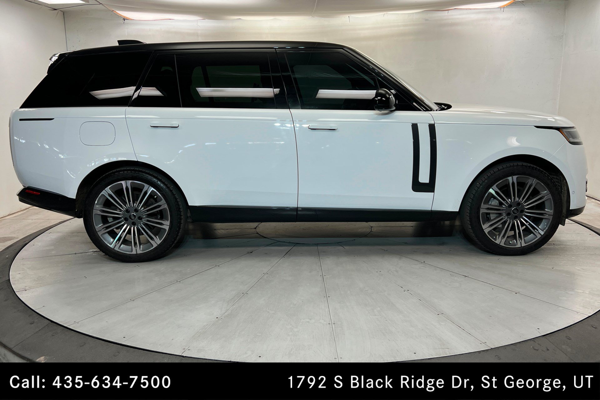 Used 2024 Land Rover Range Rover Long Wheelbase SE AWD/4WD image 6