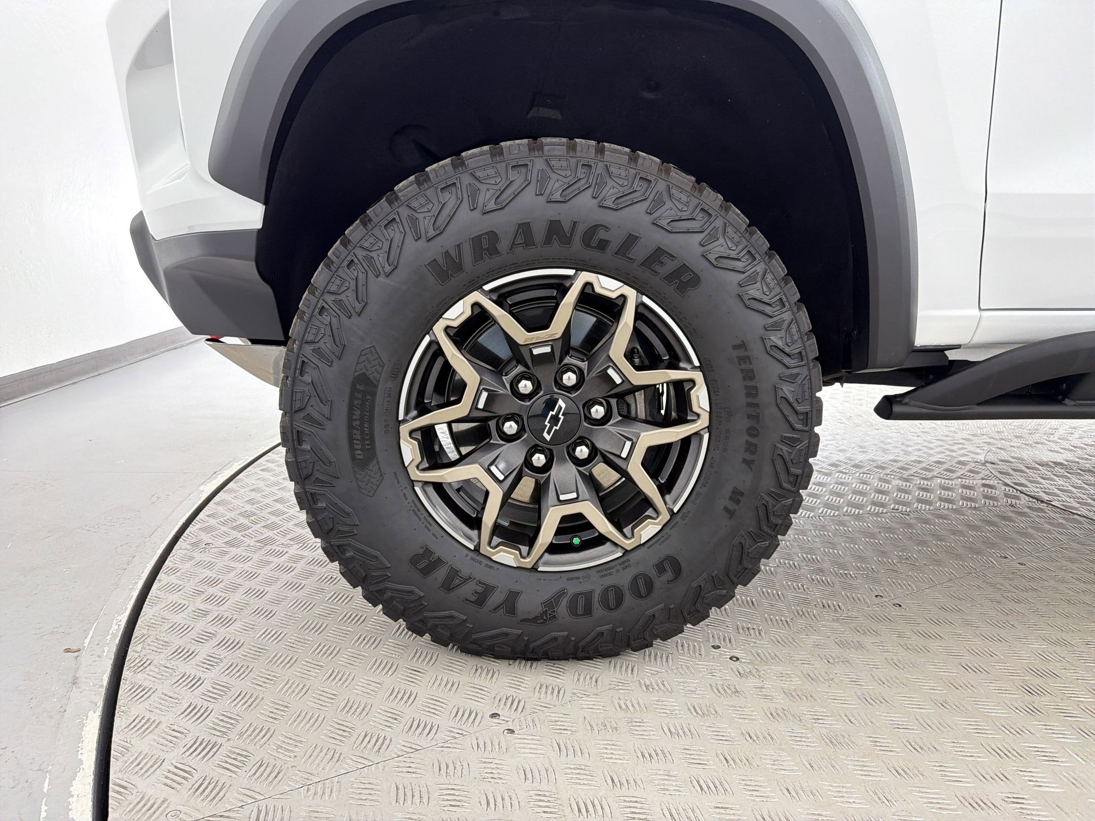 Used 2024 Chevrolet Colorado ZR2 w/ ZR2 Convenience Package III image 11