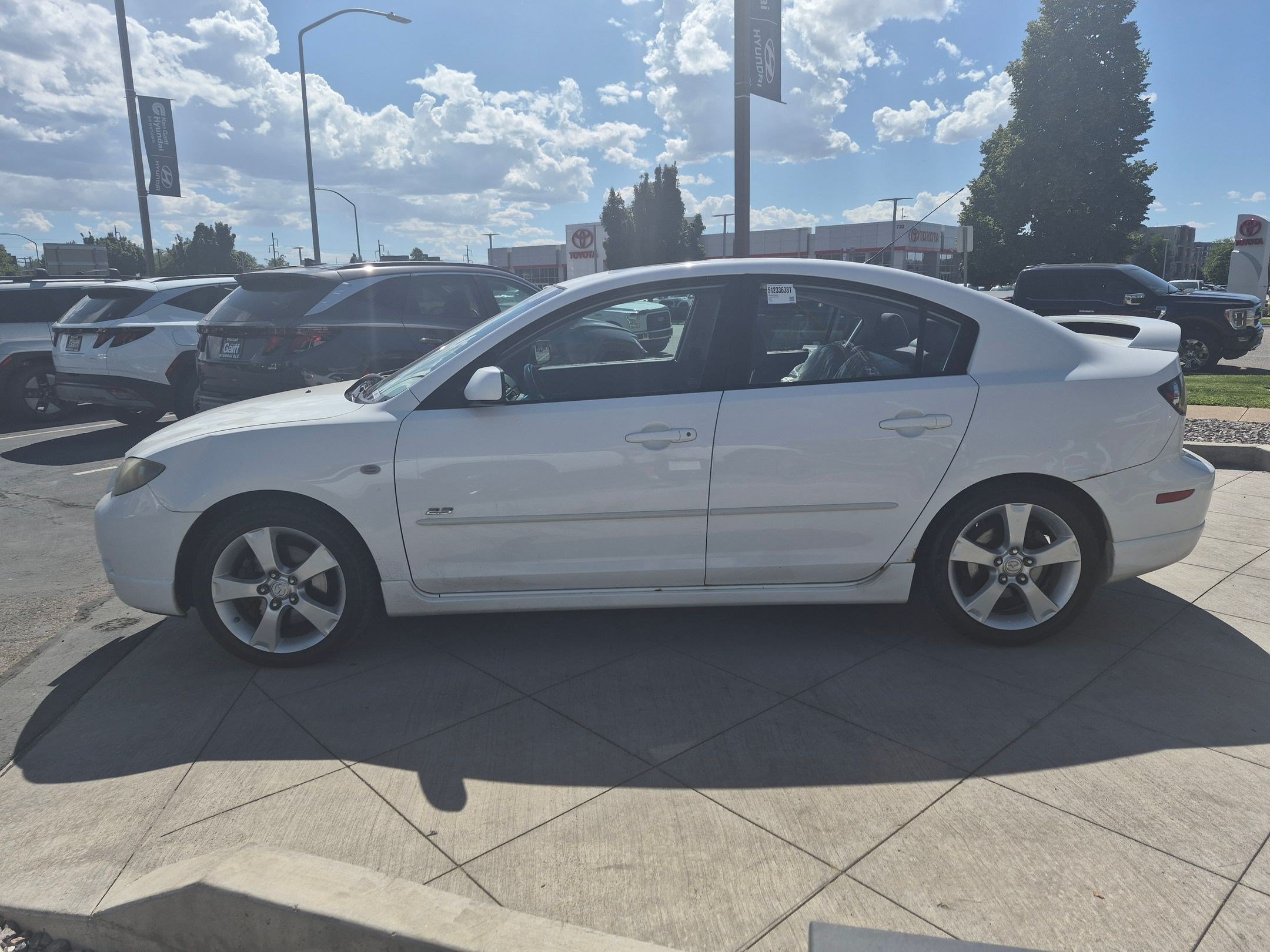 Used 2005 MAZDA MAZDA3 s w/ Moonroof & 6-CD Pkg FWD image 9