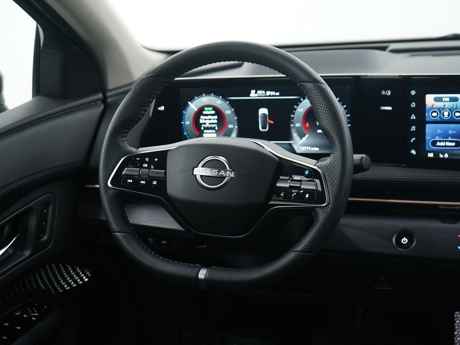 Used 2024 Nissan Ariya AWD image 15