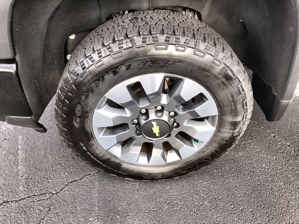 Used 2025 Chevrolet Silverado 2500 Custom w/ Custom Value Package image 10