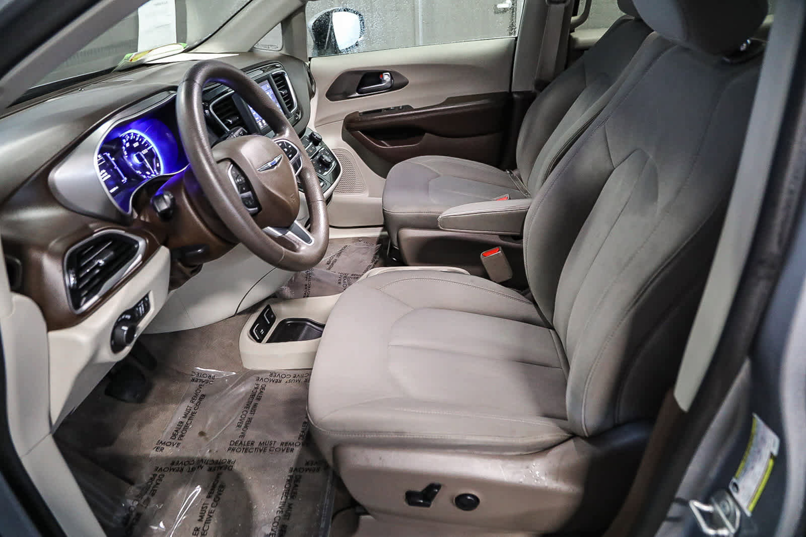 Used 2019 Chrysler Pacifica Touring image 13