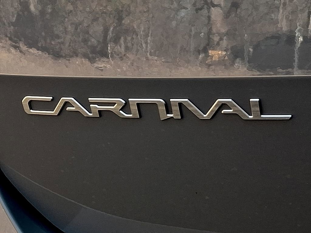 Used 2023 Kia Carnival EX image 32