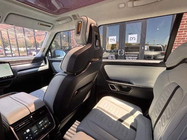 Used 2024 Rivian R1S Adventure image 39
