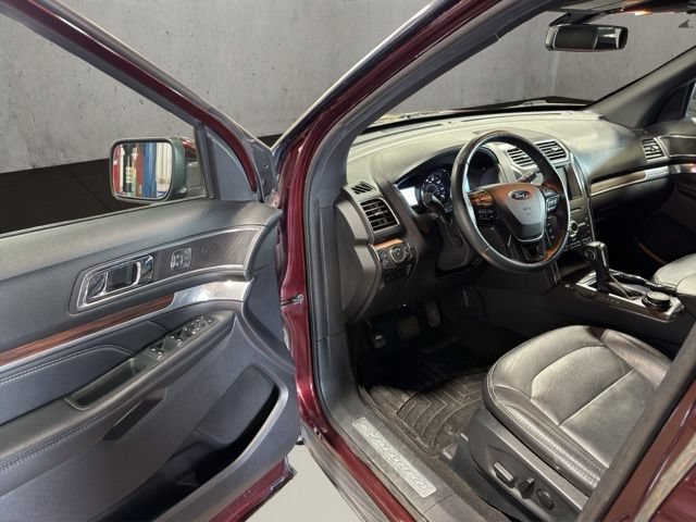 Used 2019 Ford Explorer Limited w/ Ford Safe & Smart Package AWD/4WD image 18