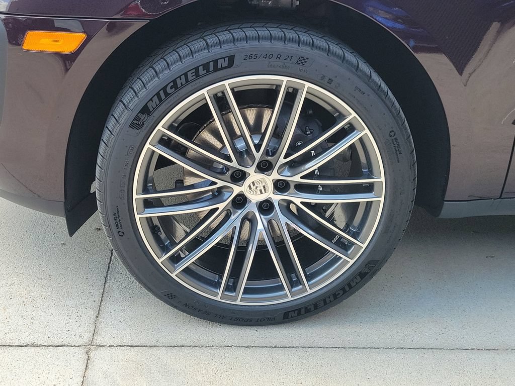 New 2026 Porsche Macan AWD/4WD image 12
