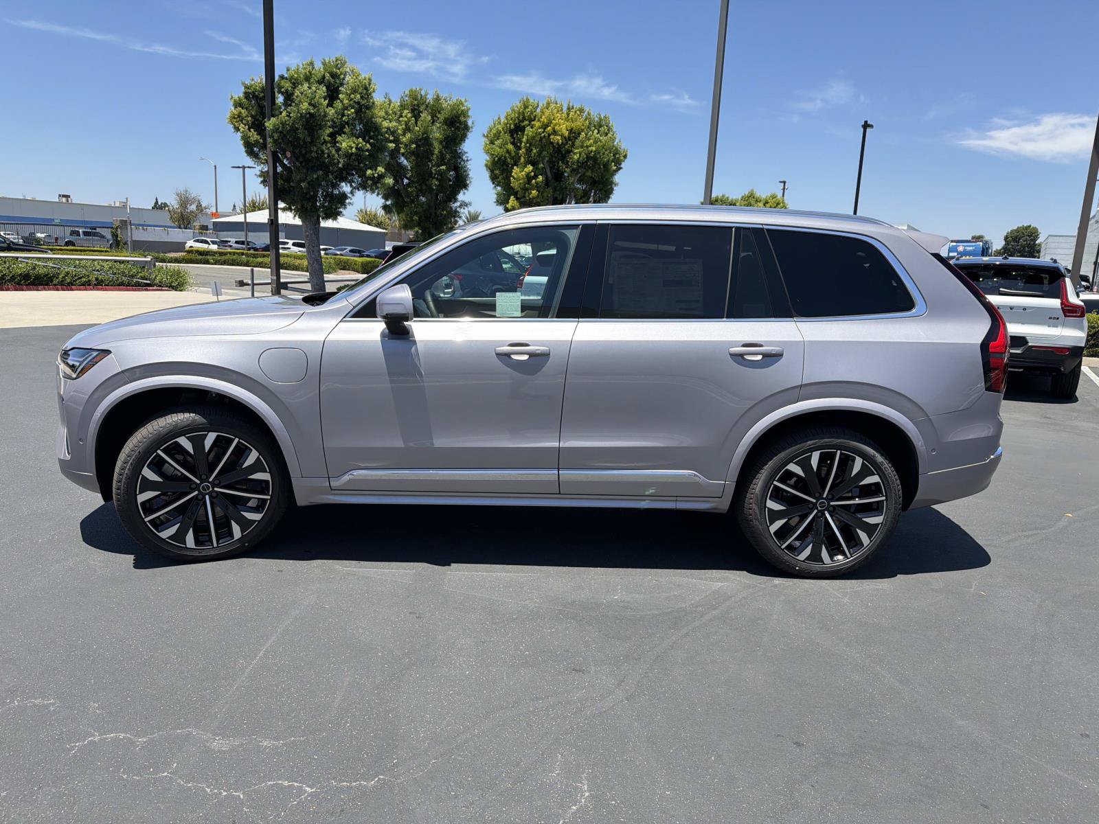 New 2026 Volvo XC90 T8 Plus AWD/4WD image 4