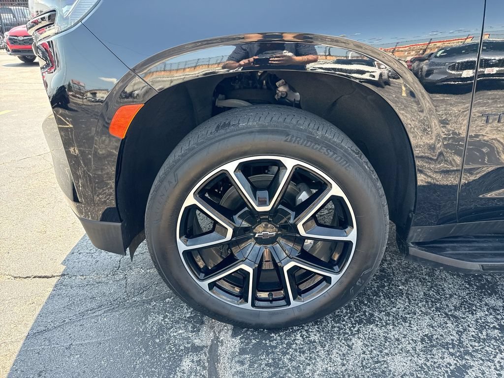 Used 2024 Chevrolet Tahoe RST w/ Luxury Package AWD/4WD image 32