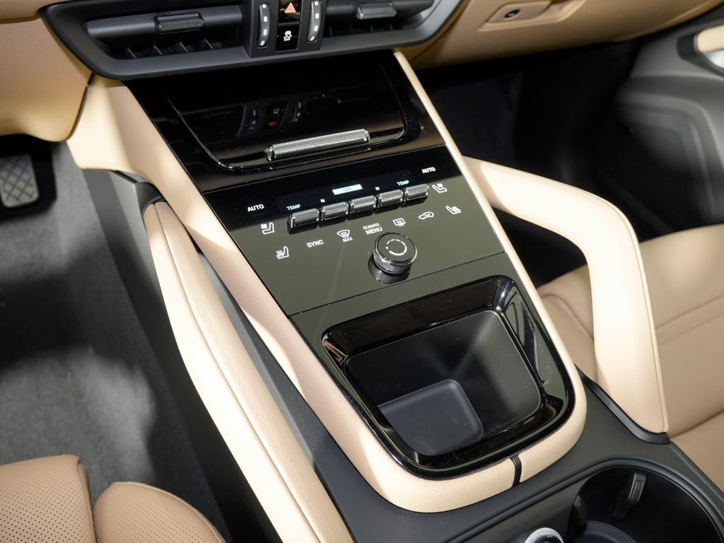 New 2026 Porsche Cayenne Coupe AWD/4WD image 32