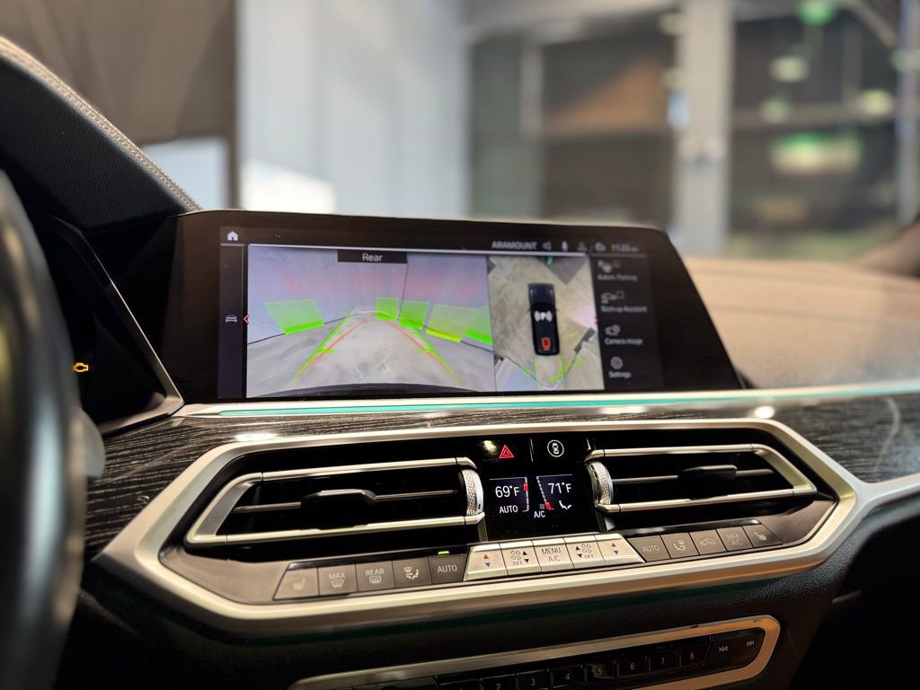 Certified 2022 BMW X7 M50i image 7