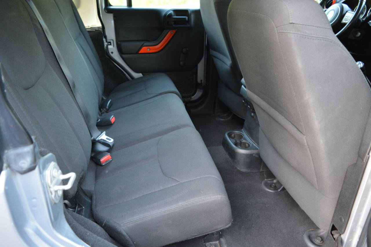 Used 2016 Jeep Wrangler Unlimited Sport w/ Connectivity Group AWD/4WD image 17