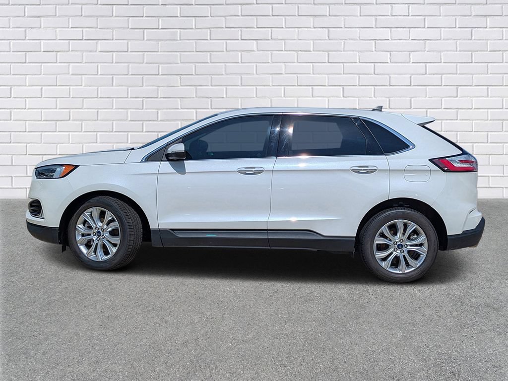 Used 2022 Ford Edge Titanium w/ Equipment Group 301A AWD/4WD image 2