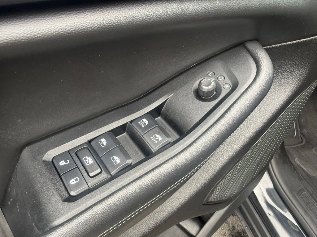 Used 2024 Jeep Grand Cherokee L Altitude AWD/4WD image 11