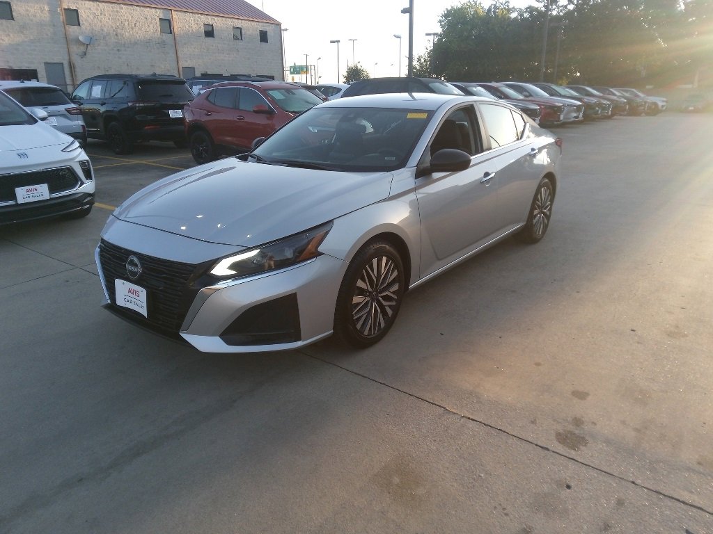 Used 2024 Nissan Altima 2.5 SV
