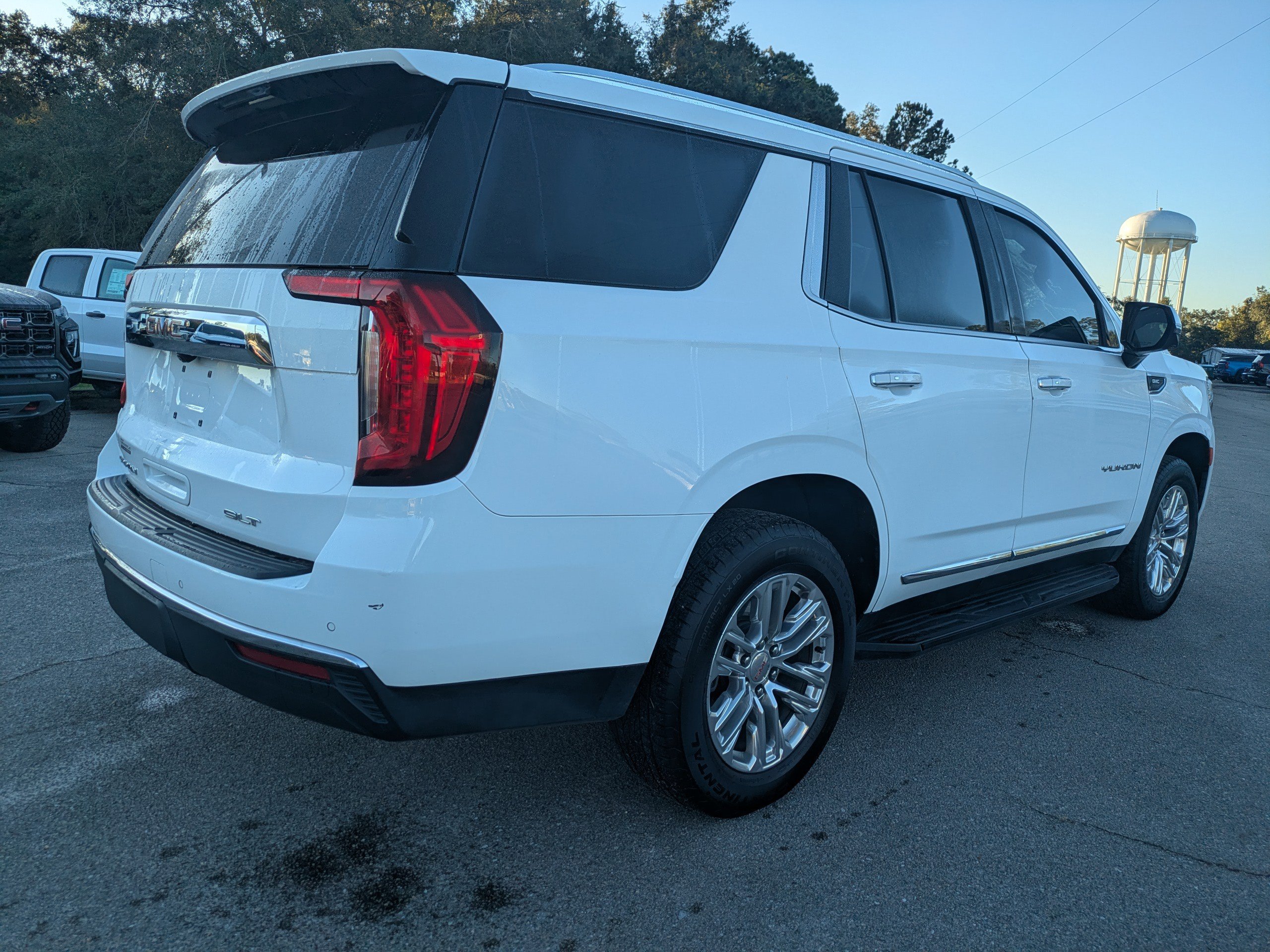 Used 2022 GMC Yukon SLT w/ SLT Premium Package image 5