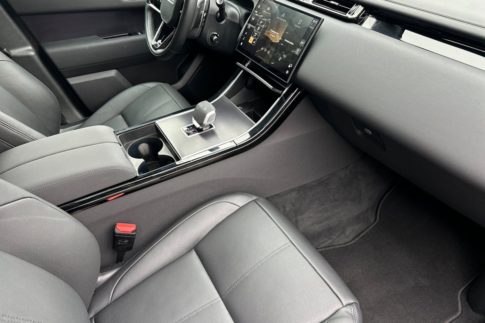 Used 2026 Land Rover Range Rover Velar Dynamic SE image 32