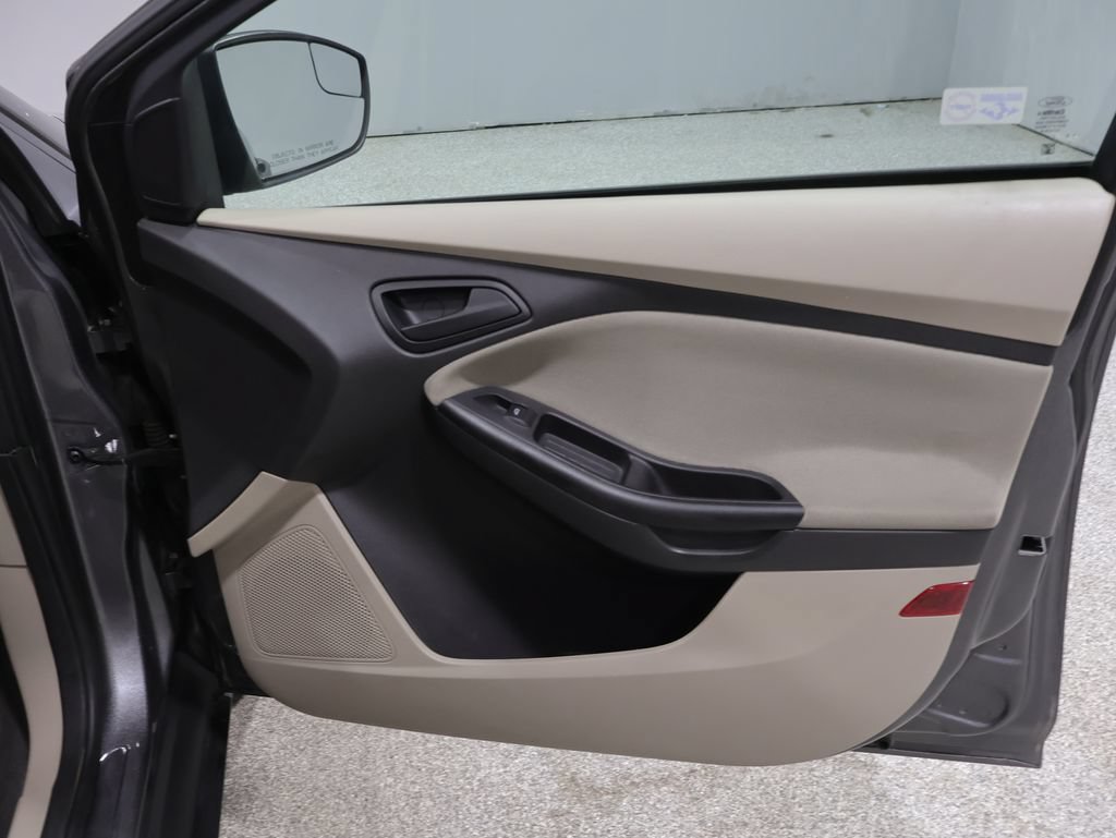 Used 2012 Ford Focus SE FWD image 27
