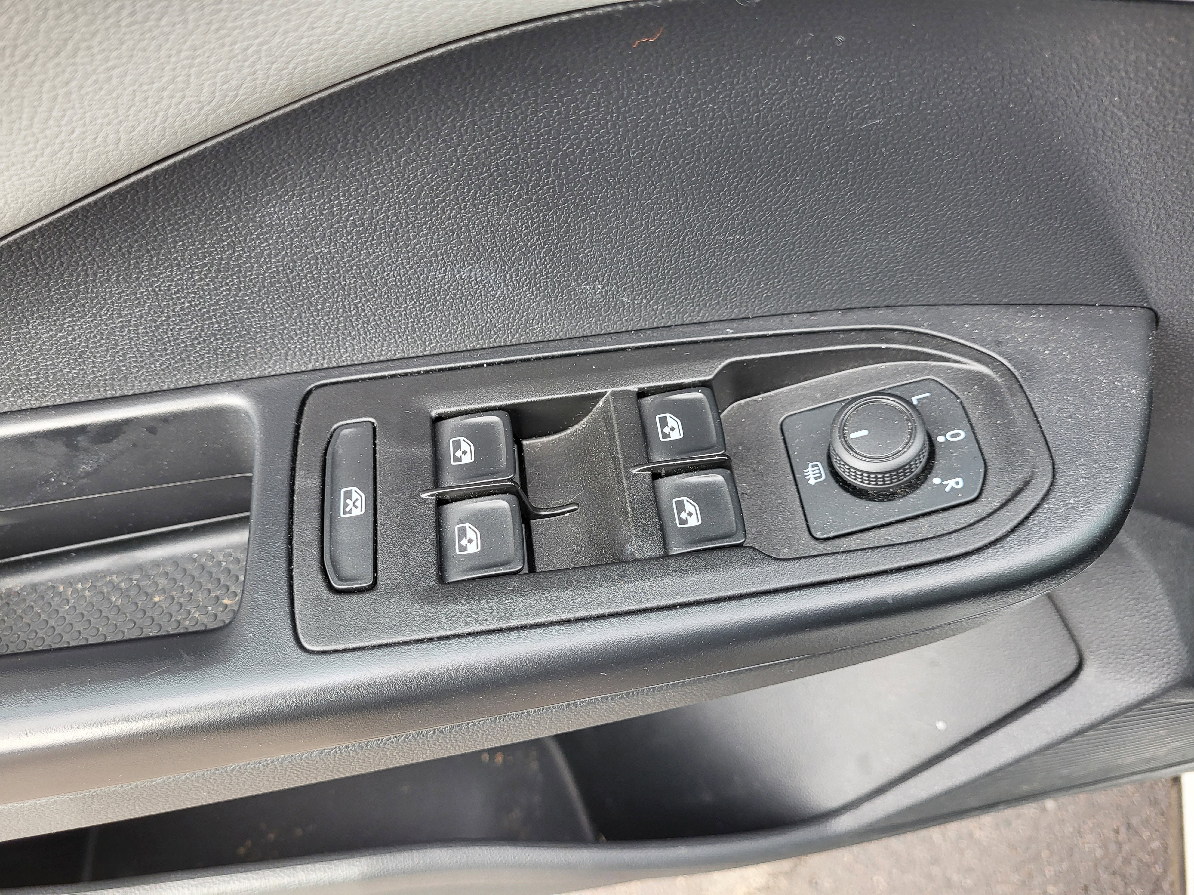 Used 2023 Volkswagen Taos SE image 15