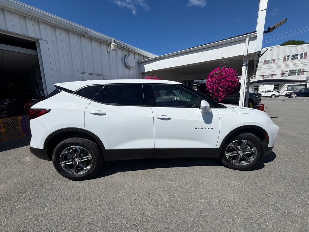 Used 2025 Chevrolet Blazer LT AWD/4WD image 6