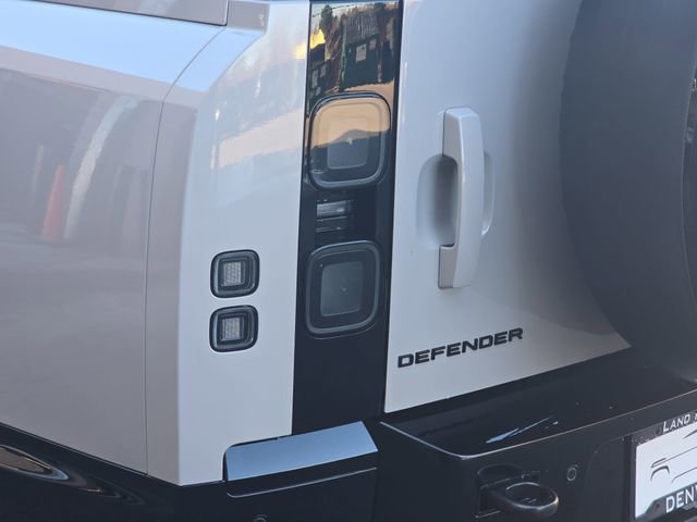 New 2026 Land Rover Defender 130 X-Dynamic SE image 20