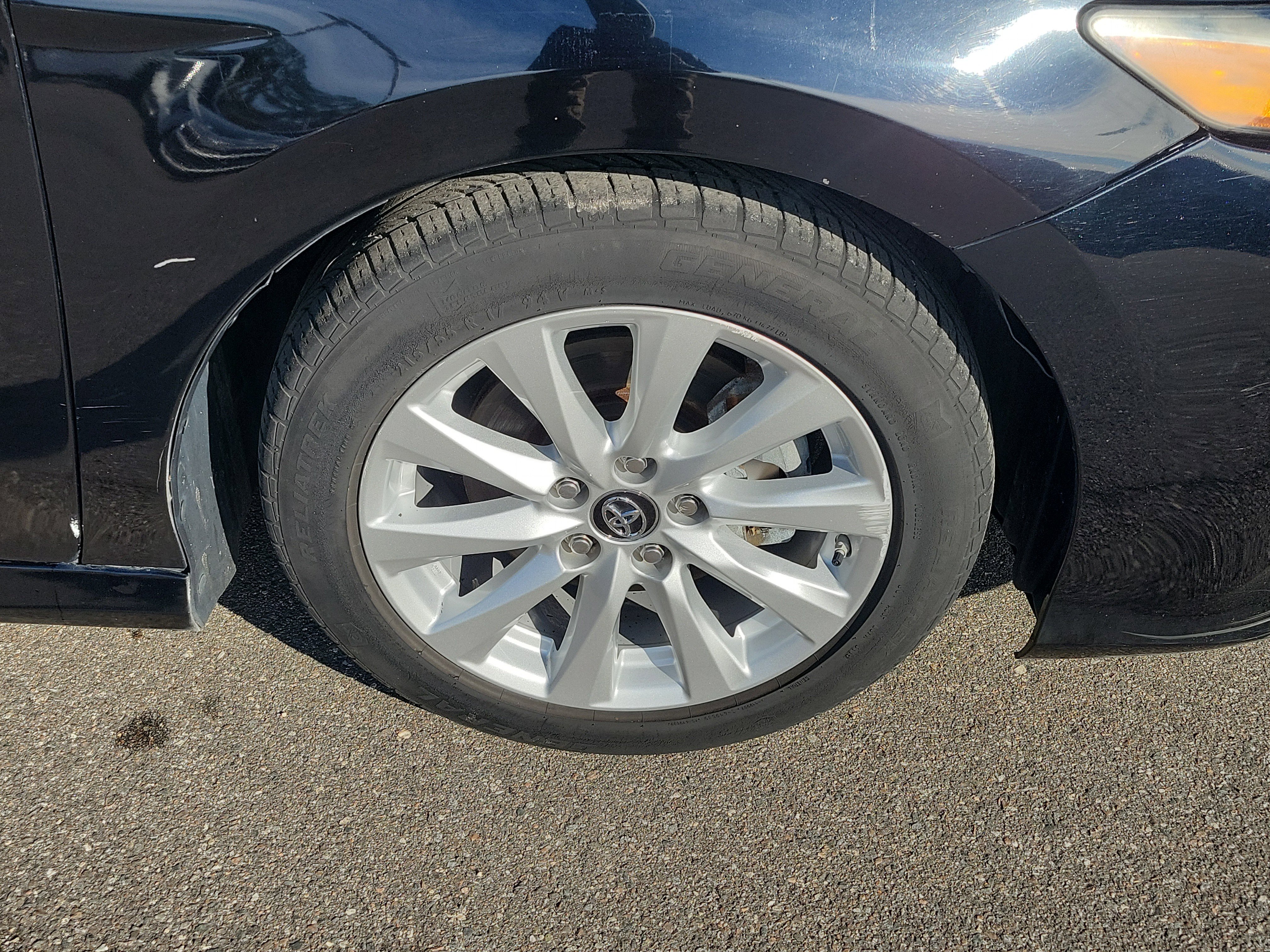 Used 2018 Toyota Camry LE image 37