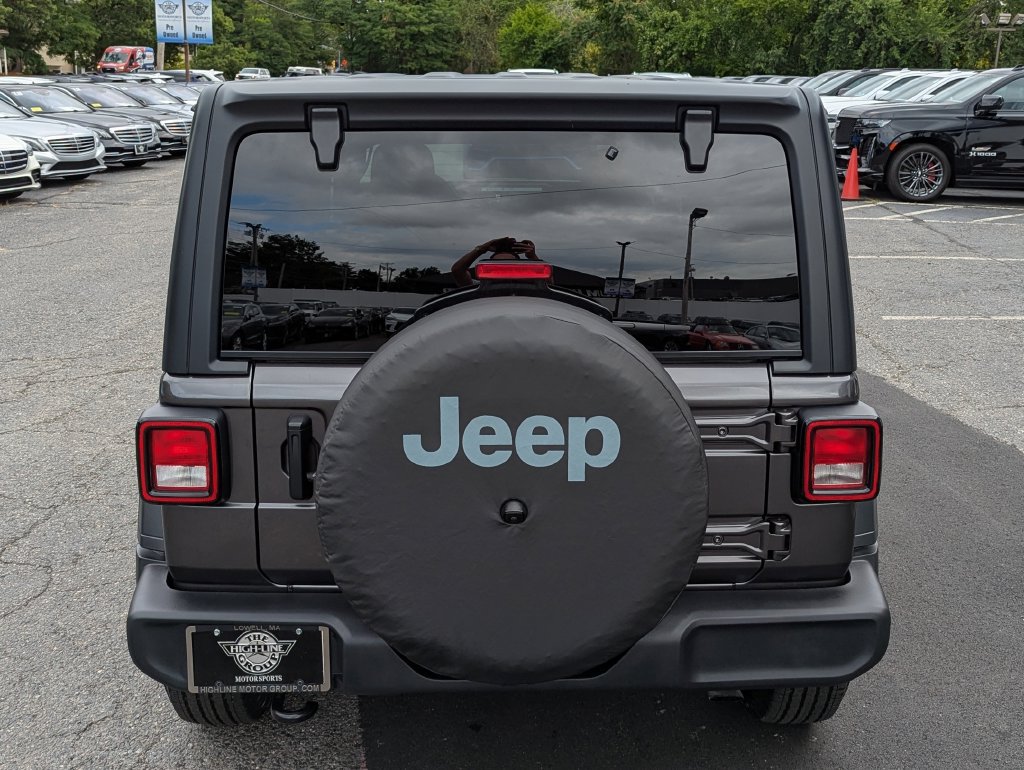 Used 2025 Jeep Wrangler Unlimited Sport AWD/4WD image 8