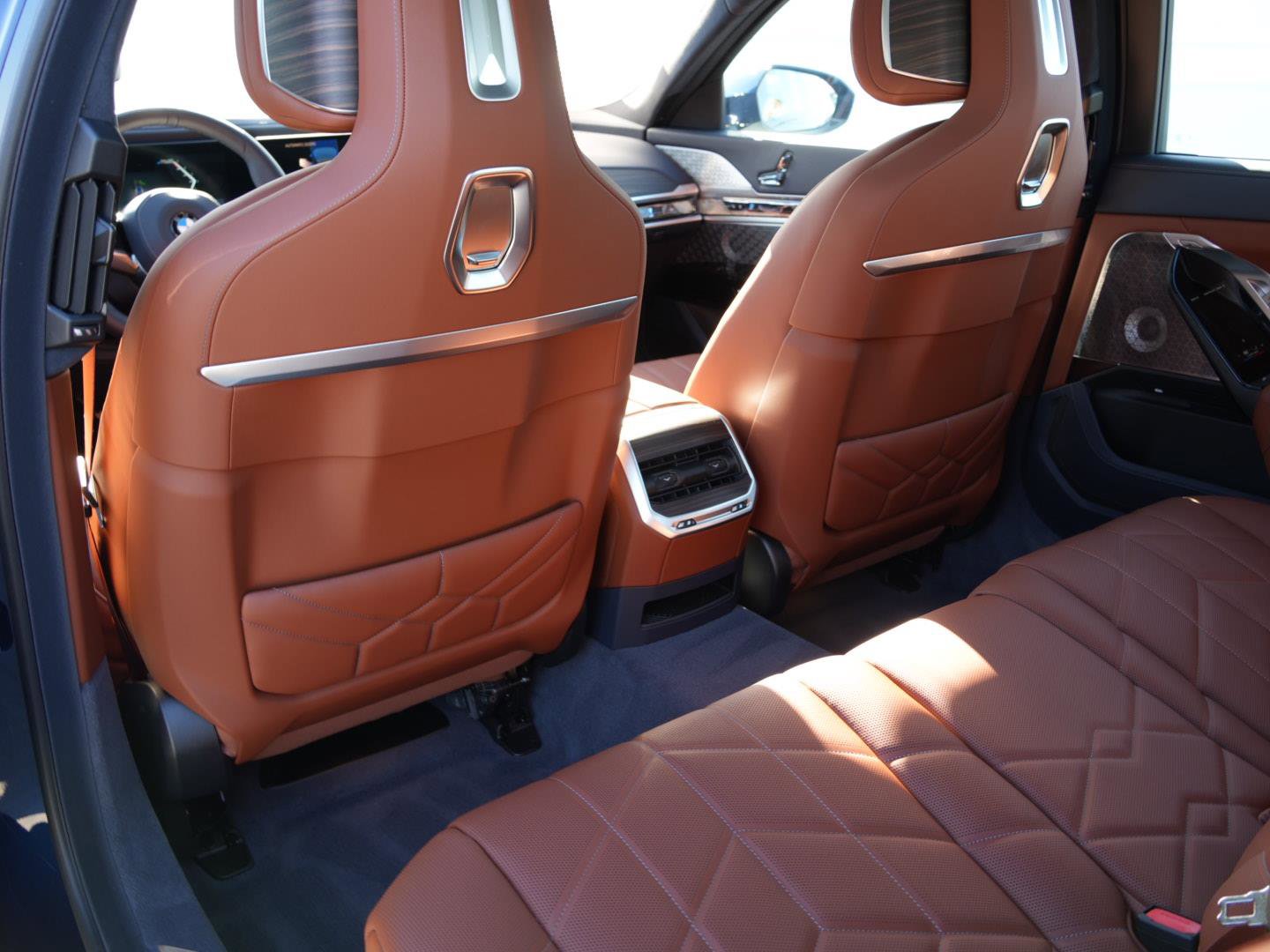 Used 2025 BMW 760i xDrive w/ Executive Package image 19