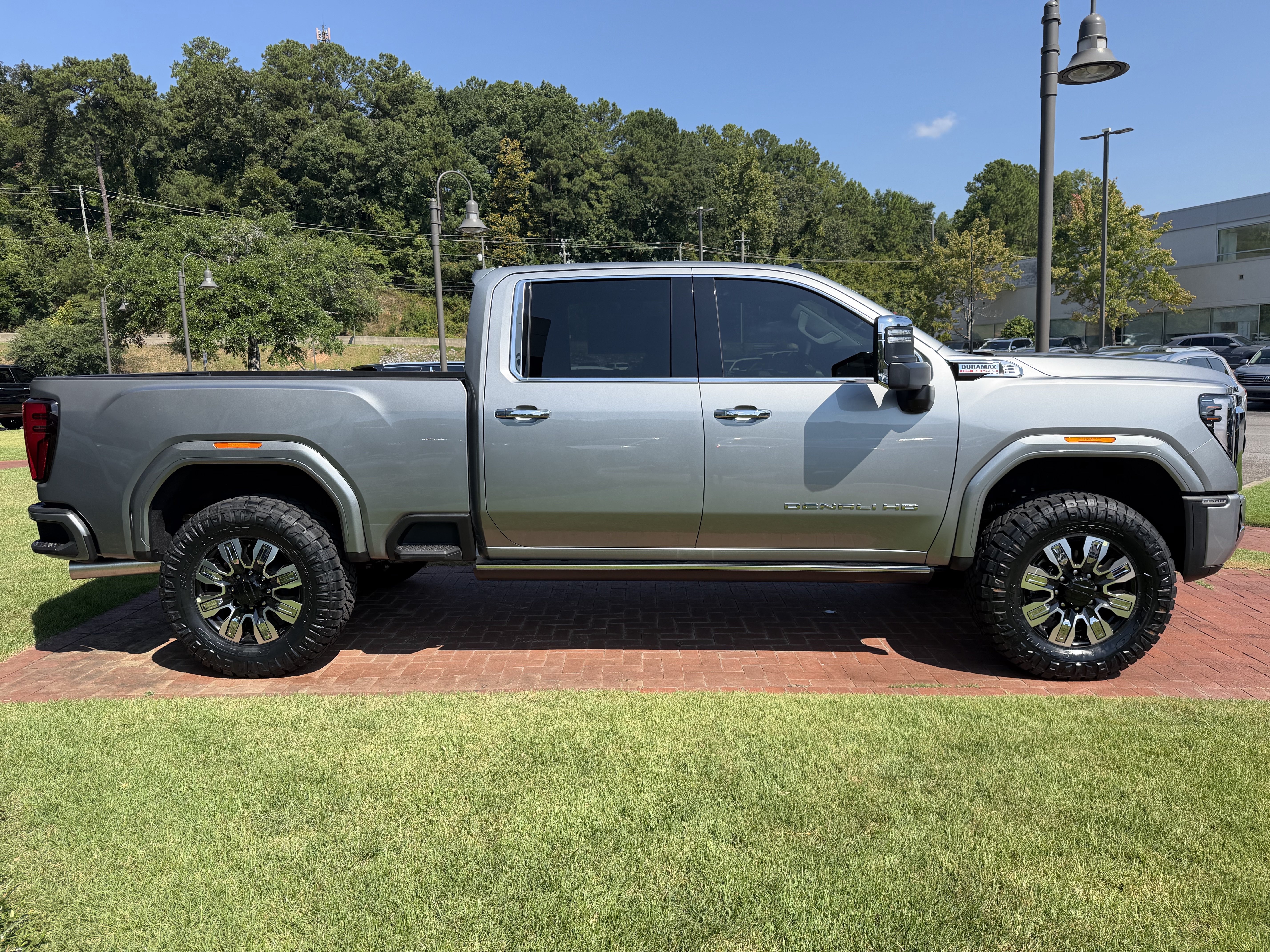 New 2026 GMC Sierra 2500 Denali w/ Denali Reserve Package AWD/4WD image 4