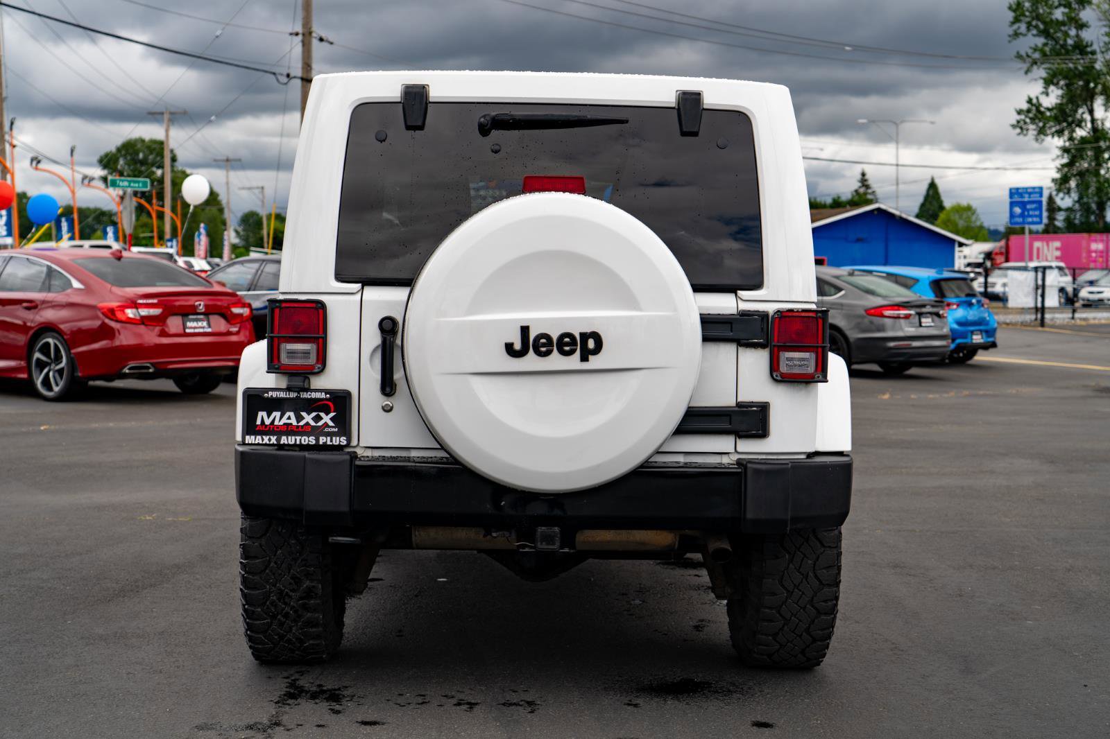 Used 2015 Jeep Wrangler Unlimited Sahara w/ Max Tow Package AWD/4WD image 10