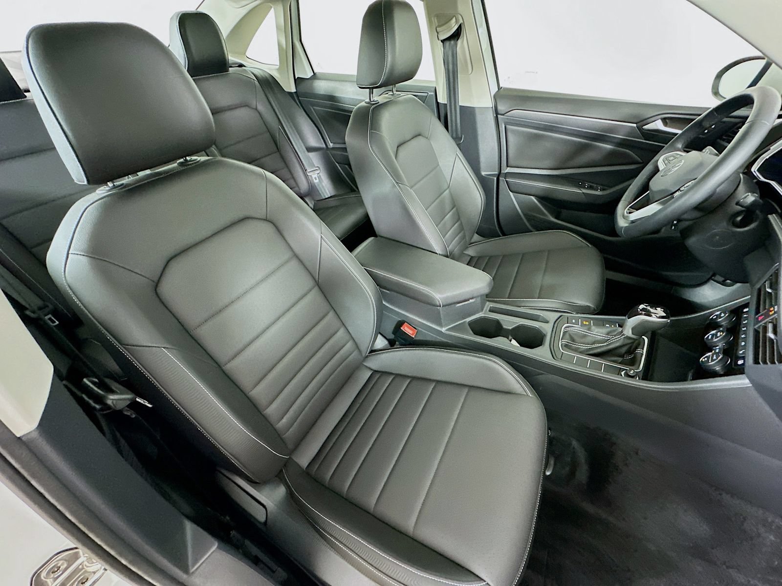 Used 2024 Volkswagen Jetta SE FWD image 41