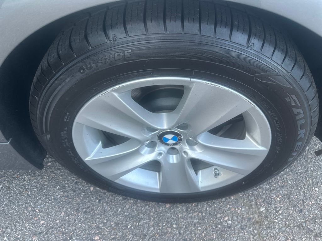 Used 2011 BMW 528i Sedan image 15