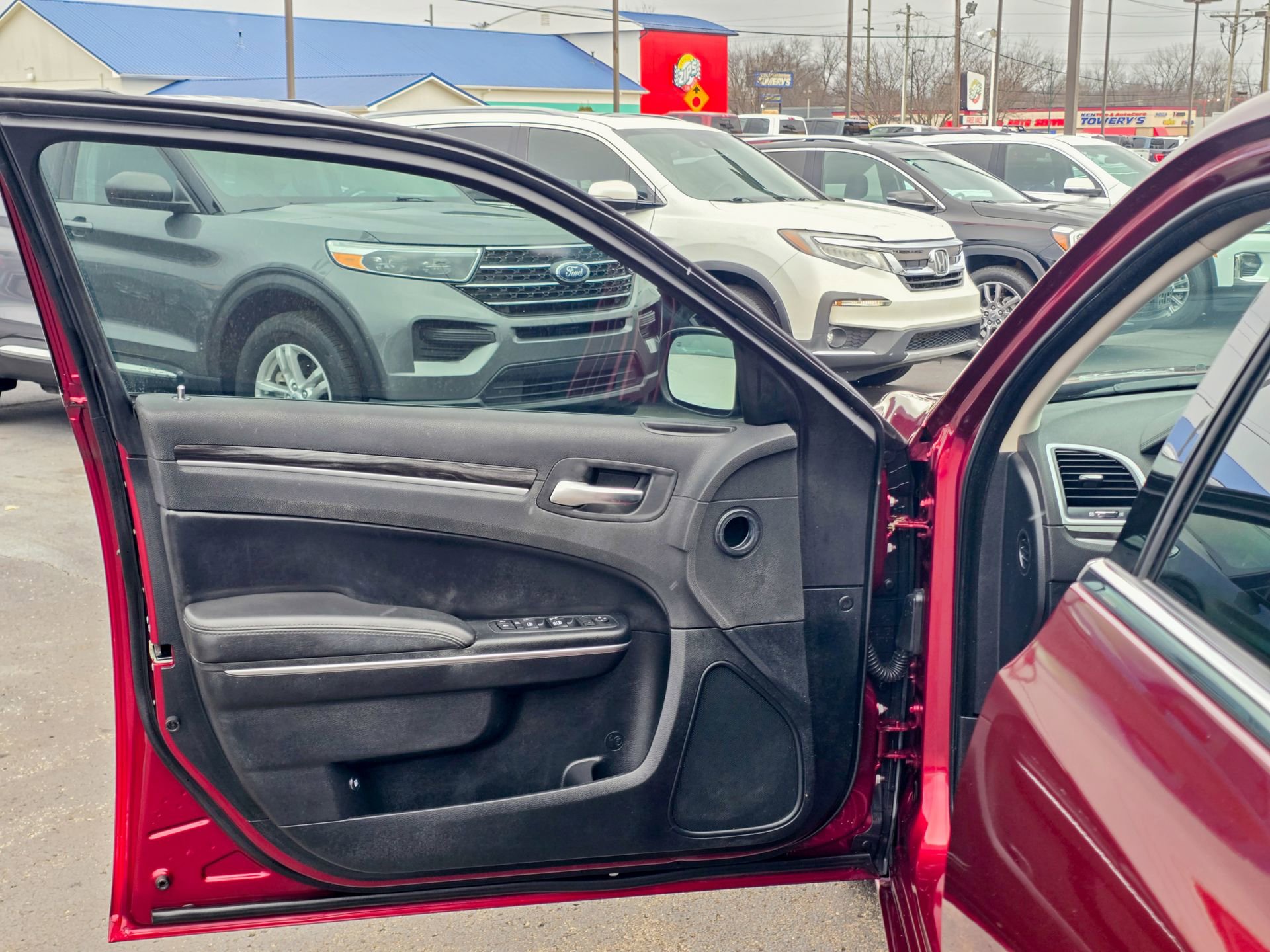 Used 2018 Chrysler 300 Touring image 28