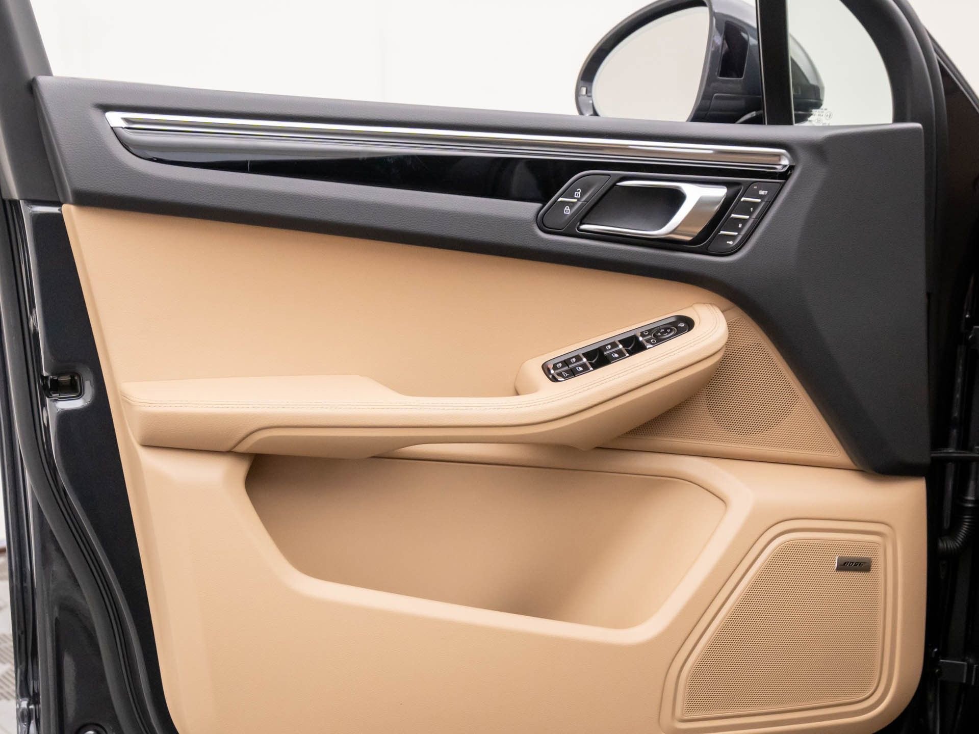 Certified 2026 Porsche Macan AWD/4WD image 14